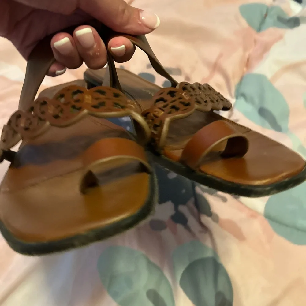 TORY BURCH logo leather sandals. - Picture 7 of 15